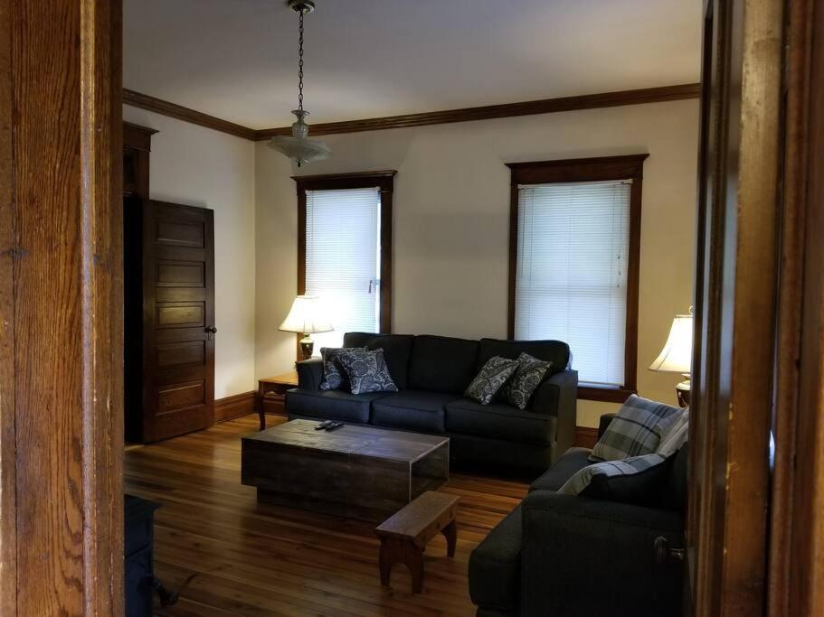 Basecampwv-durbin. Spacious 4 Bedroom House W/yard