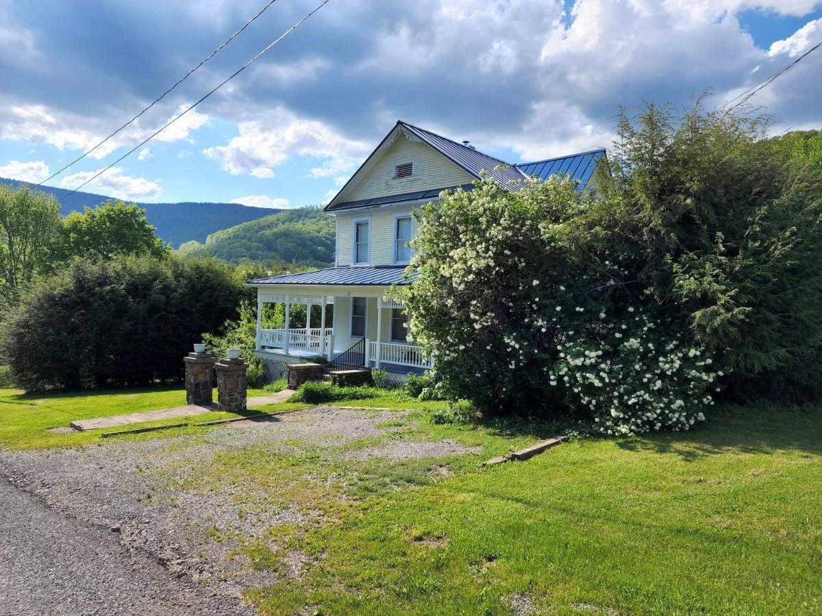 Basecampwv-durbin. Spacious 4 Bedroom House W/yard