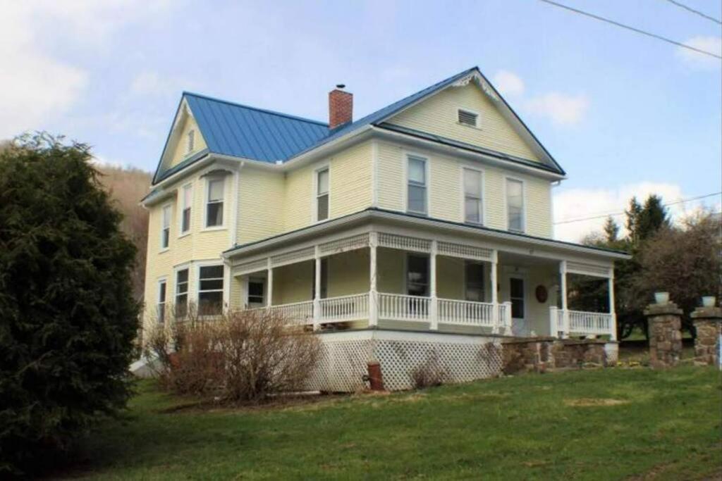 Basecampwv-durbin. Spacious 4 Bedroom House W/yard * Durbin