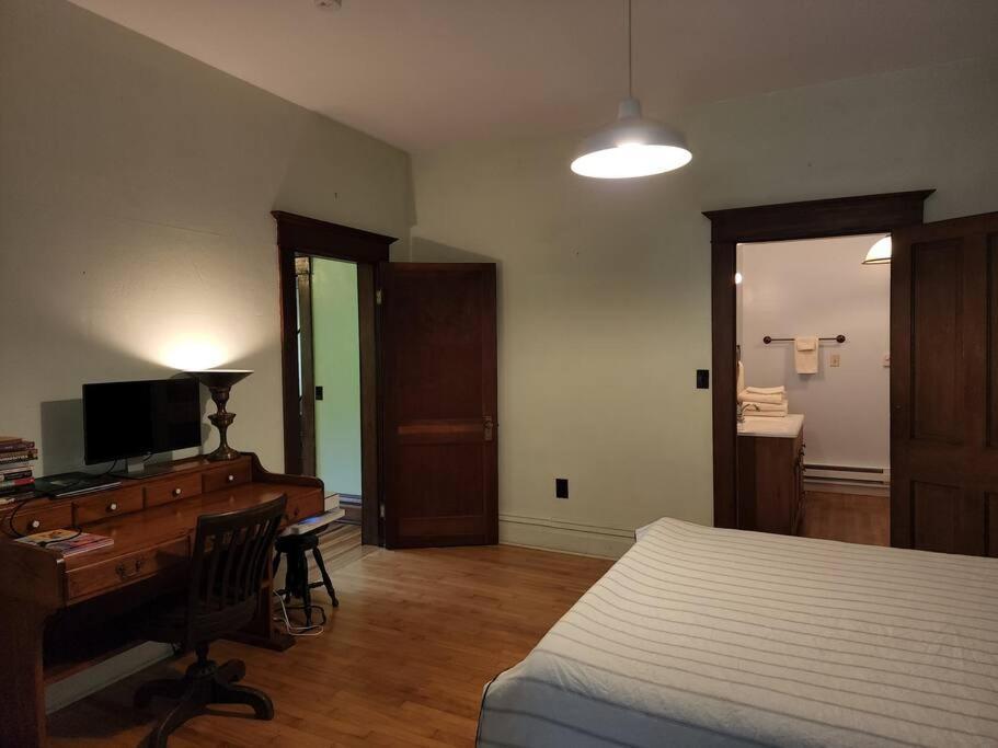 Basecampwv-durbin. Spacious 4 Bedroom House W/yard *